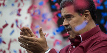 El presidente de Venezuela, Nicolás Maduro, participa durante la conmemoración por el Día Internacional del Trabajador ayer en Caracas (Venezuela). EFE/ Miguel Gutierrez