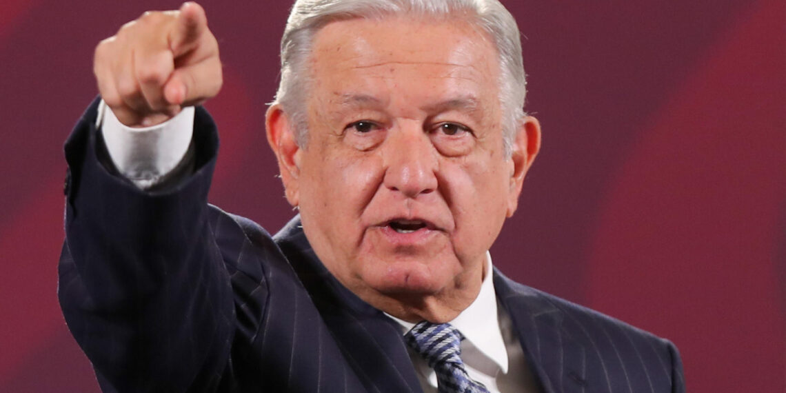 El presidente de México, Andrés Manuel López Obrador, participa  hoy, durante su conferencia de prensa matutina en el Palacio Nacional de la Ciudad de México (México). EFE/Isaac Esquivel
