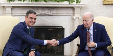 El presidente de Estados Unidos, Joe Biden, y el jefe del Gobierno español, Pedro Sánchez, este 12 de mayo de 2023. EFE/Lenin Nolly
