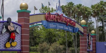 Fotografía de archivo en al que se registró lal entrada principal del Resort Walt Disney World, en Orlando (Florida, EE.UU.). EFE/Erik S. Lesser