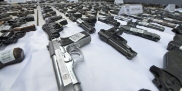 Rejas invocó a los ciudadanos que tengan armas sin registro o "de dudosa procedencia" que las entreguen a la Sucamec para que se haga el control respectivo. (Twitter)