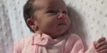 El bebé recién nacido fue abandonado en junio de 2019 después de que una familia llamó al 911, alegando que estaban escuchando gritos provenientes del bosque cercano. (11Alive)