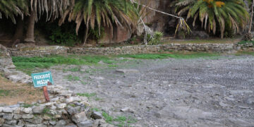Fotografía de archivo que muestra parte del lago de Montevideo seco, debido a la sequía que atraviesa Montevideo (Uruguay). EFE/Santiago Carbone