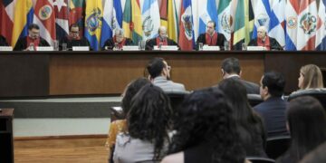 Fotografía de archivo en la que se registró una toma general de los magistrados de la Corte Interamericana de Derechos Humanos (CorteIDH), durante una sesión, en San José (Costa Rica). EFE/Jeffrey Arguedas