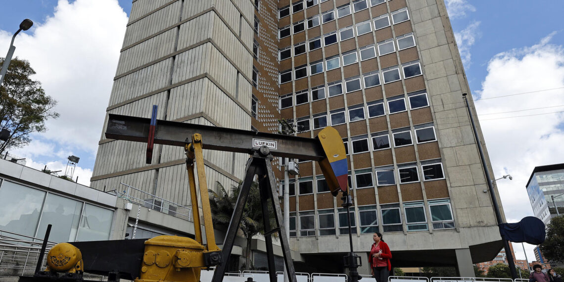 Una válvula para pozos petroleros en las instalaciones de Ecopetrol, en Bogotá (Colombia), en una fotografía de archivo. EFE/Mauricio Dueñas Castañeda