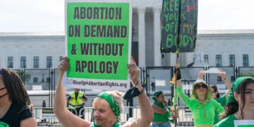 Personas a favor del derecho al aborto se manifiestan en Washington (EE.UU.), en una fotografía de archivo. EFE/Eric Lee