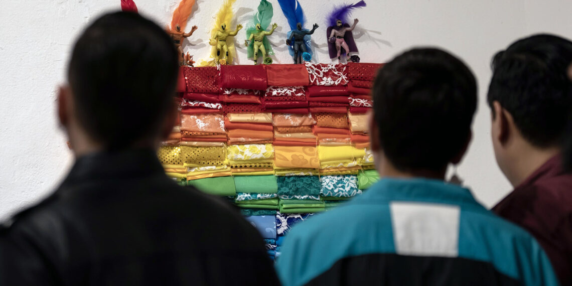Asistentes observan la exposición Detrás del arcoíris, el 1 de junio de 2023, en el Centro Cultural Barrio Antiguo, en Monterrey (México). EFE/ Miguel Sierra