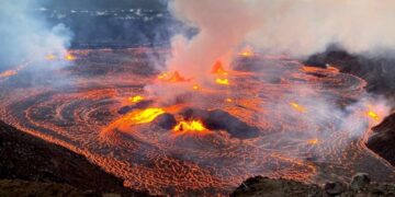 El nivel de alerta para el Kilauea se elevó a roja desde "advertencia", dijo el observatorio. (Meganoticias)