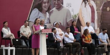 La jefa de Gobierno de la Ciudad de México Claudia Sheinbaum habla durante un acto procolario público hoy, en la capital mexicana (México). EFE/José Méndez