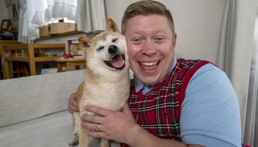 Kabosu, el perro detrás del meme 'Doge', y Kyle Craven, la cara detrás del meme 'Bad Luck Brian' (Redes)