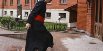 Fotografía de archivo, tomada el pasado 29 de junio, en la que se registró al cardenal italiano Matteo Zuppi, emisario del papa Francisco para mediar en el conflicto de Rusia y Ucrania. EFE/Sergei Ilnitsky