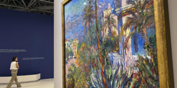 Vista de la obra "Les Villas à Bordighera", del pintor Claude Monet, que forma parte de la muestra inédita "Monet en pleine lumière" ubicada en el Forum Grimaldi de Montecarlo, Mónaco. EFE/ Nerea González