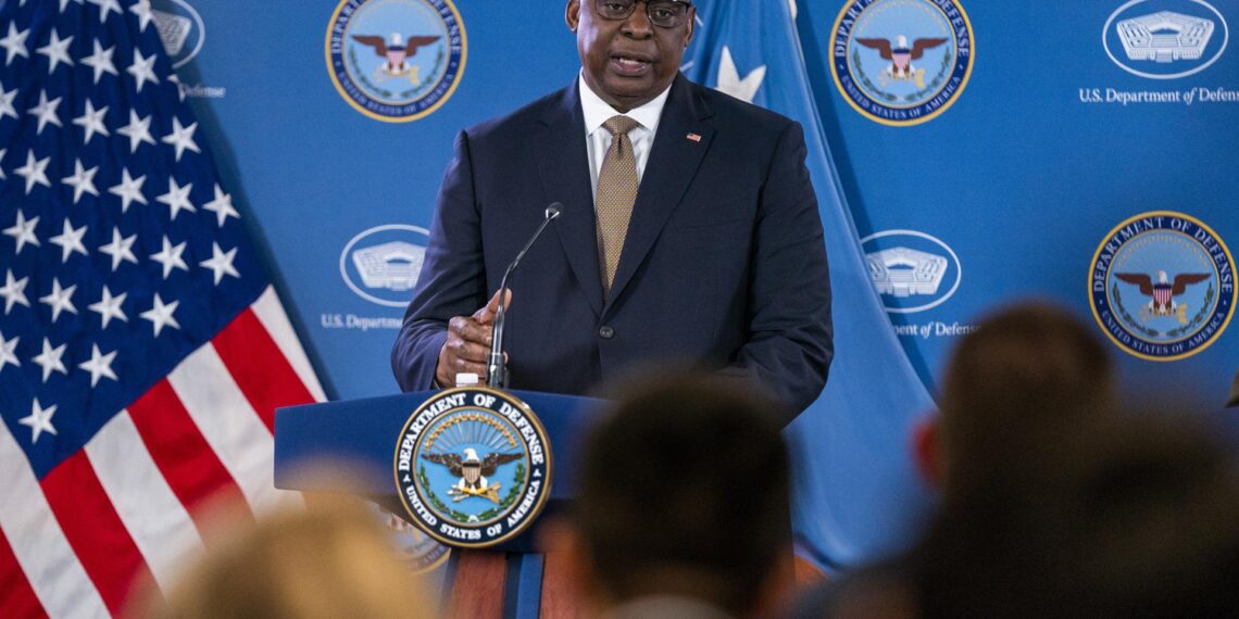 Fotografía de archivo en la que se registró al secretario Defensa de Estados Unidos, Lloyd Austin, durante una conferencia de prensa en la sede del Pentágono, en Arlington (Virginia, EE.UU.). EFE/Shawn Thew