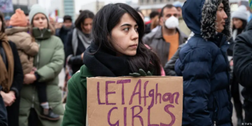 Manifestación en Berlín que pide la libertad y equidad de género de la educación en Afganistán. Imagen 14 de enero de 2023Imagen: Olaf Schuelke/IMAGO