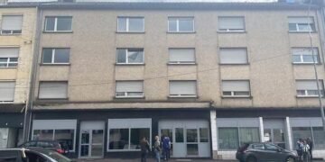 El edificio Forbach en Moselle donde supuestamente un hombre tenía cautiva a una mujer desde 2011. (Foto de DIANE SPRIMONT / RADIOFRANCE)