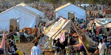 Civiles en un campo improvisado de desplazados internos de las Naciones Unidas en Sudán del Sur.