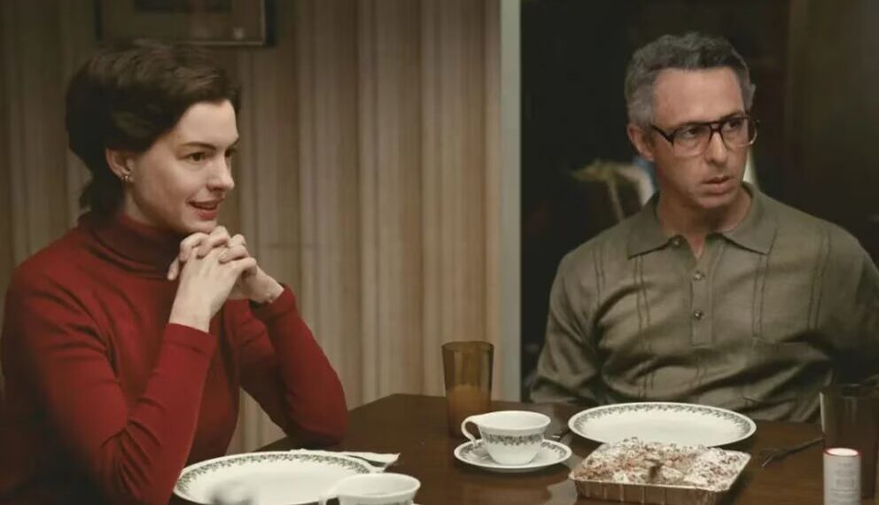 Esther e Irving Graff: Los pilares familiares de Paul, retratados magistralmente por Anne Hathaway y Jeremy Strong. (HBO Max)
