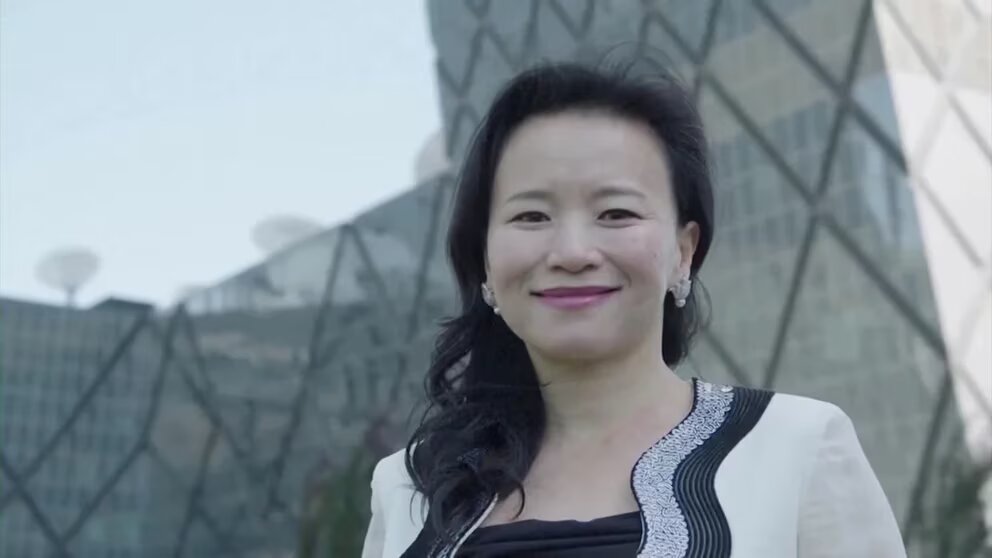 La periodista australiana Cheng Lei se ve en Beijing. Australia Global Alumni-Departamento Australiano de Relaciones Exteriores y Comercio/Folleto a través de REUTERS