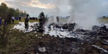 El lugar donde se estrelló un avión privado en la región de Tver, cerca de Moscú