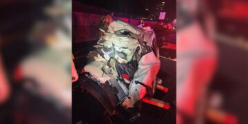Dos personas quedaron atrapadas en un automóvil después de un accidente de varios vehículos en Dunwoody, dijo la policía. (Departamento de Policía de Dunwoody)