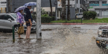 Tras tocar tierra en EE.UU., Harold ocasiona lluvias torrenciales en el noreste de México. Foto de EFE