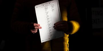 Un votante en Duluth, Minnesota, en 2020.Alex Kormann / Star Tribune a través de archivo de Getty Images