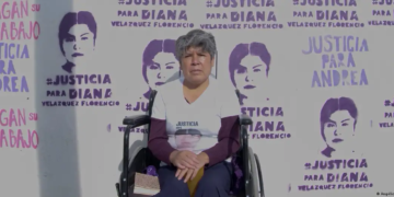 Lidia Florencio frente a un mural que pide justicia por el feminicidio de su hija en MéxicoImagen: Angélica Cruz Aguilar