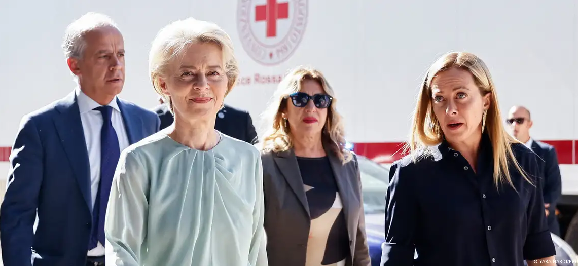 Ursula von der Leyen y Giorgia Meloni durante la visita a Lampedusa.Imagen: YARA NARDI/REUTERS