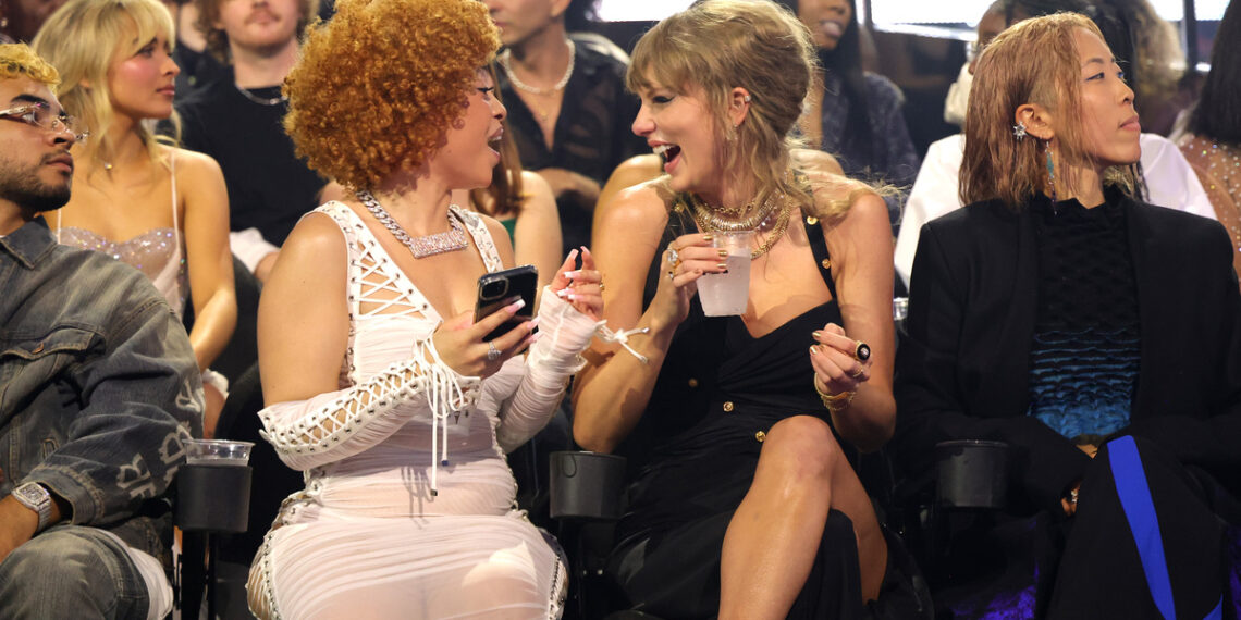 Foto: Ice Spice y Taylor Swift. MTV VMAS 2023