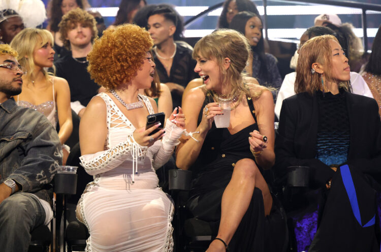 Foto: Ice Spice y Taylor Swift. MTV VMAS 2023