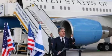 AP/RONALDO SCHEMIDT - El secretario de Estado de Estados Unidos, Antony Blinken, en una rueda de prensa a su llegada al aeropuerto Ben Gurion de Israel