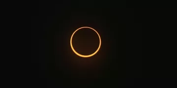 Eclipse solar 'Anillo de Fuego' visto sobre Albuquerque, Nuevo México | Fuente: AFP