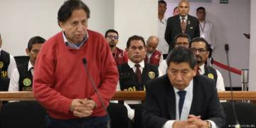 El expresidente Alejandro Toledo (camisa roja). Imagen de archivo.Imagen: PODER JUDICIAL DEL PERU/REUTERS