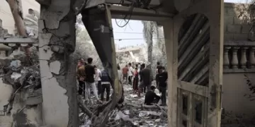 Edificios destruidos tras un ataque israelí sobre el campamento de refugiados de Maghazi, en la Franja de Gaza - Naaman Omar / Zuma Press / Contactophoto