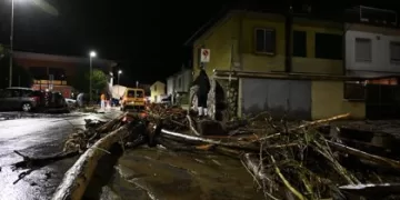 Una calle en la región italiana de la Toscana afectada por el temporal 'Ciarán' - Europa Press/Contacto/Claudio Giovannini