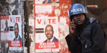 Archivo - Policía de Zimbabue en Harare - SHAUN JUSA / ZUMA PRESS / CONTACTOPHOTO