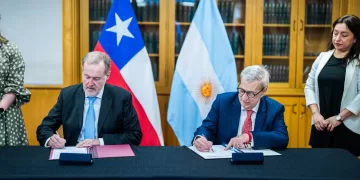 El ministro de Exteriores de Chile, Alberto van Klaveren, y el embajador de Argentina en Chile, Rafael Bielsa - MINISTERIO DE EXTERIORES DE CHILE