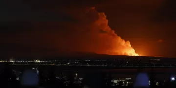 Erupción en la península de Reykjanes (Islandia) vista desde Reykjavik Brynjar Gunnarsson / LaP