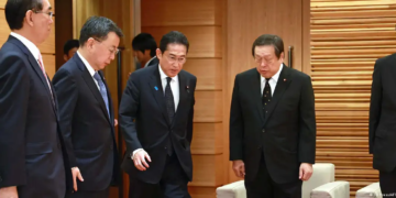Yasutoshi Nishimura, Junji Suzuki e Ichiro Miyashita presentaron sus renuncias al Gobierno de Fumio Kishida.Imagen: JIJI Press/AFP/Getty Images