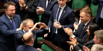 Parlamento de Polonia eligió al europeísta Donald Tusk, líder de Coalición Cívica, como nuevo primer ministroImagen: Czarek Sokolowski/AP/dpa/picture alliance