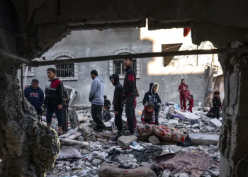 Destrucción tras un bombardeo en Rafah este viernes.Imagen: AFP/Getty Images