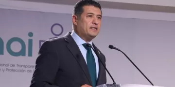 Adrián Alcalá estará al frente del INAI por un periodo de tres años. | Foto: Romina Solís | El Sol de México