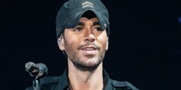 El cantante Enrique Iglesias se presenta en el escenario del Staples Center el 19 de noviembre de 2021 en Los Ángeles, California.Getty Images