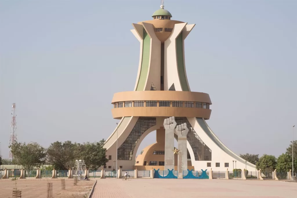 Archivo - Monumento a los Héroes Nacionales en Uagadugú, capital de Burkina Faso - LOU JONES / ZUMA PRESS / CONTACTOPHOTO