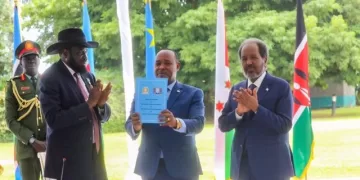 El presidente de Somalía, Hasán Sheij Mohamud, firma la incorporación de su país a la Comunidad Africana Oriental (EAC) - PRESIDENCIA DE SOMALIA