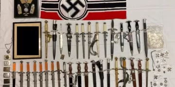 Archivo - Simbología nazi confiscada en Viena (Archivo) - -/LPD WIEN via APA/dpa