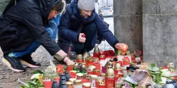 Memorial en homenaje a las víctimas del tiroteo de la Universidad Carolina de Praga. - Europa Press/Contacto/Deng Yaomin