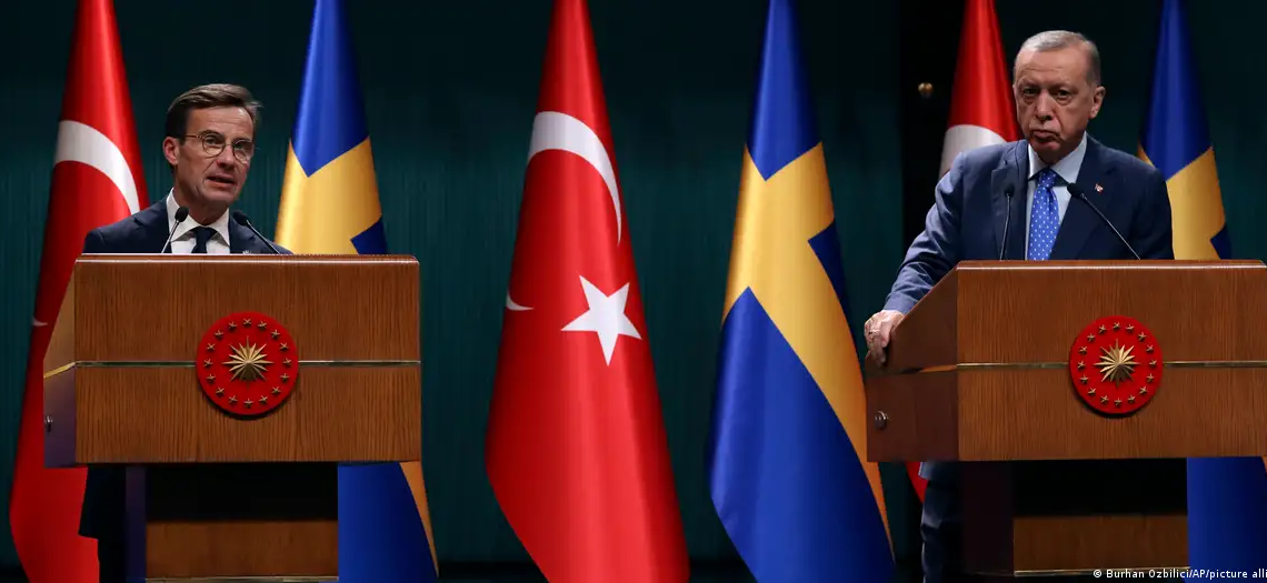 El primer ministro de Suecia, Ulf Kristersson (izquierda en la imagen) y el presidente turco Recep Tayyip Erdogan (archivo)Imagen: Burhan Ozbilici/AP/picture alliance