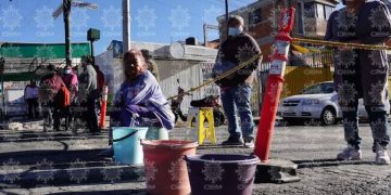 Vecinos de Azcapotzalco urgen más agua. FOTO: Rogelio Morales / Cuartoscuro.com