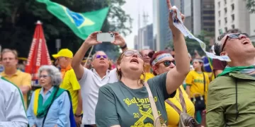 Archivo - Seguidores de Jair Bolsonaro protestando para la liberación de los detenidos durante el asalto del 8 de enero - Europa Press/Contacto/Cris Faga